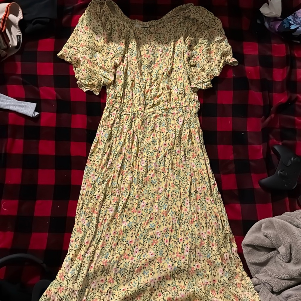 Women’s yellow flower dress